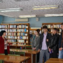Студенты первокурсники в библиотеке